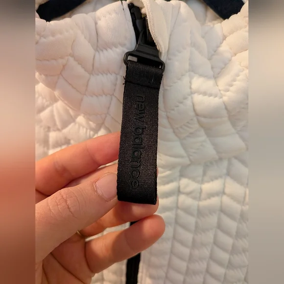 New Balance Women's Heatloft Athletic White Jacket - Size M - Picture 3 of 9